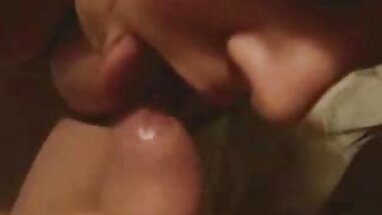 Mẹ dụ phim xes gai tay dỗ con gái riêng của mình