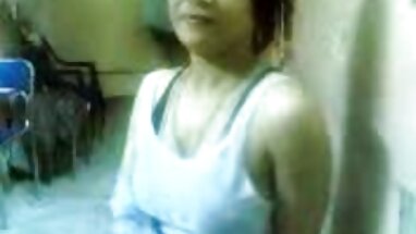 một ứng biến phim sex tây đen trẻ busty kính với một lượng lớn figona