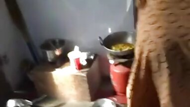 Tóc đỏ sex gai mien bac với kem vào mông của mình