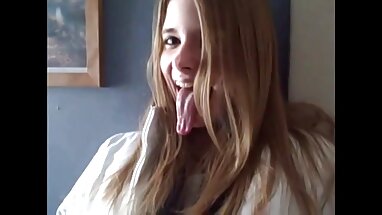 Bà MẸ hai cô gái sex tây mỹ tóc vàng