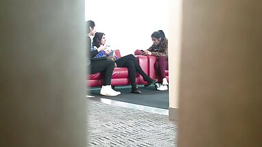 Đồng tình trai tây chơi gái dục