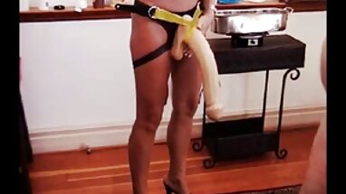 Emma Ash gai tay thu dam gia, da đen,